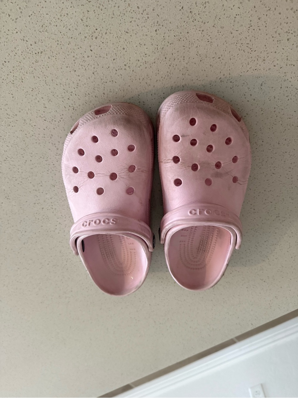 Crocs Classic Clog in Light Pink